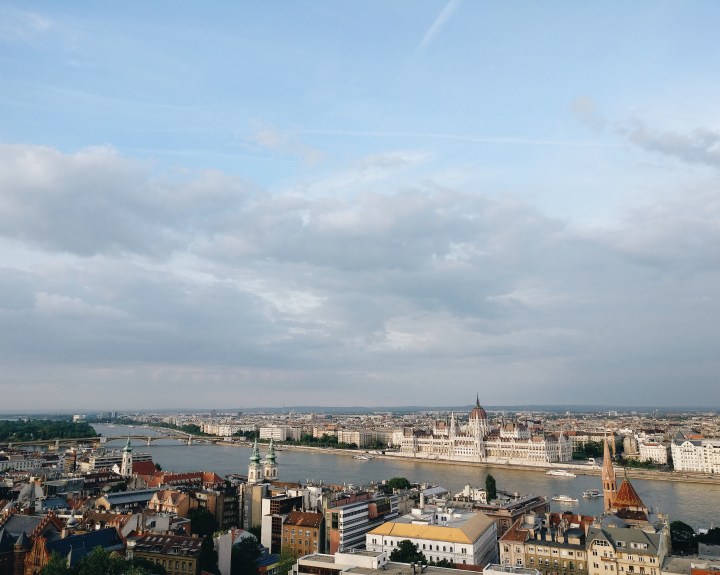 Budapest mit Blick auf Donau und das Parlament 
